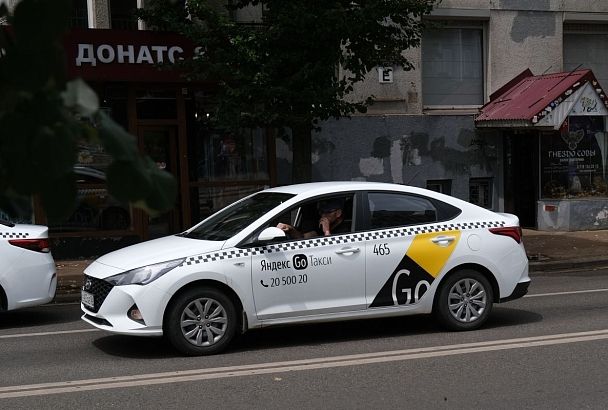 В Краснодарском крае ввели штрафы для навязчивых таксистов