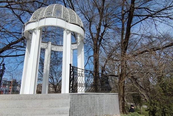 В Городском Саду Краснодара отреставрировали историческую ротонду