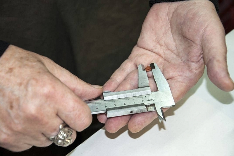 Житель Краснодарского края создал самый маленький глиняный свисток и установил мировой рекорд