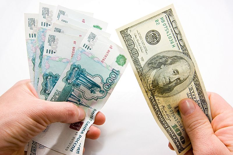 «В рублях – можно». С 22 июня через Сбербанк, ВТБ и Альфа-Банк россияне не могут совершать валютные переводы