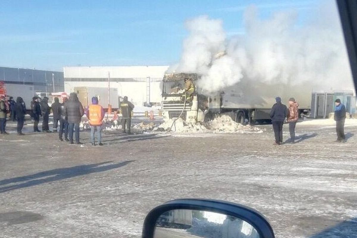 Дальнобойщик из Краснодарского края сгорел в кабине фуры в Московской области