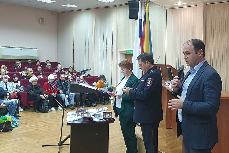 Еще 114 жителей Херсонской области получили российские паспорта в Туапсинском районе
