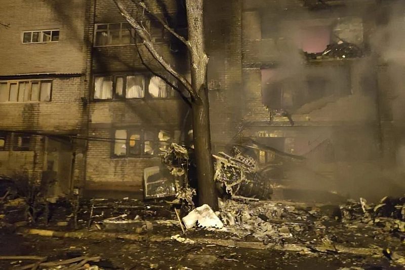 В девятиэтажке повреждены 72 квартиры после пожара при падении самолета в Ейске