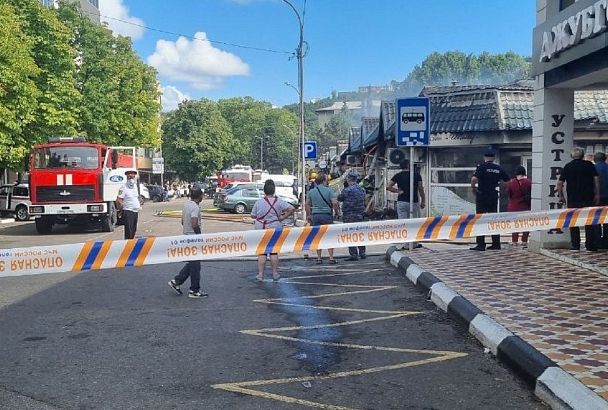 Пожар на рынке в Туапсе повредил 54 торговых павильона