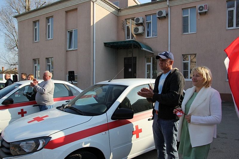 Медицинские учреждения Темрюкского района получили новые легковые автомобили
