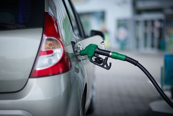 Увеличенный турпоток в Сочи привел к дефициту бензина на местных заправках 