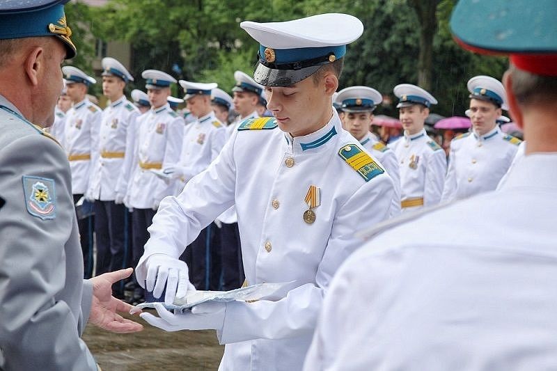 В Краснодарском президентском кадетском училище аттестаты получили 95 выпускников 