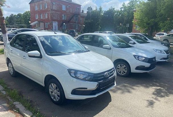 Медицинские учреждения Крымского района получили новые автомобили