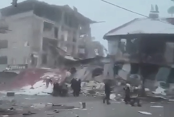 Произошедшее в Турции землетрясение затронуло более 10 стран