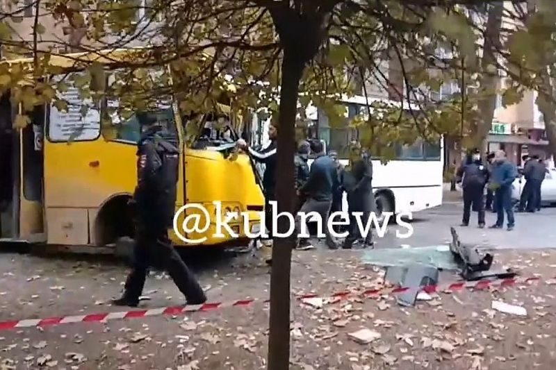 Два человека находятся в реанимации после столкновения автобусов 
