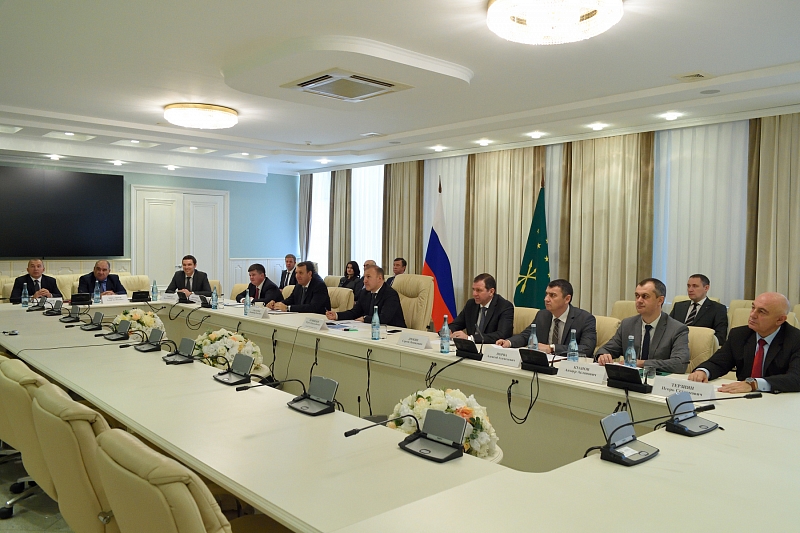 Глава Адыгеи принял участие заседании совета при полпреде президента России в ЮФО