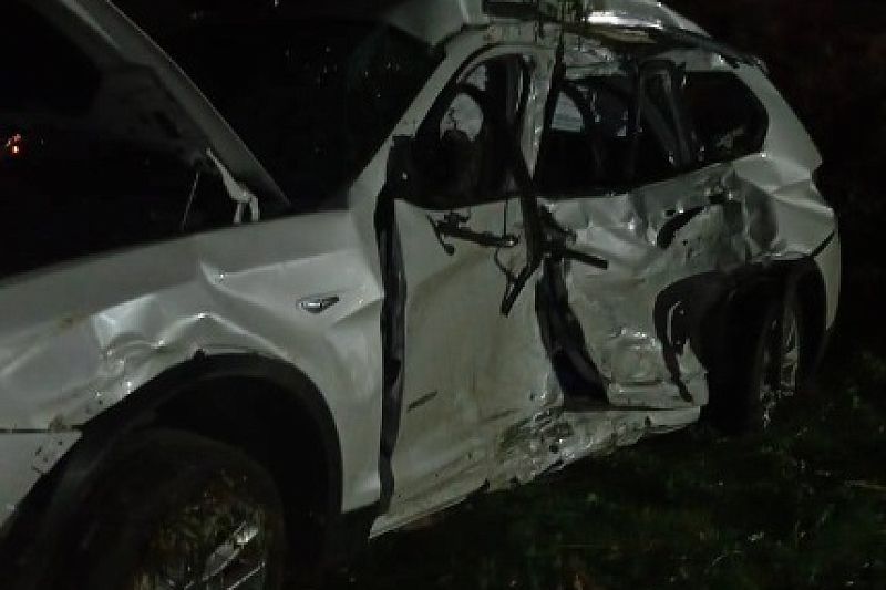 Водитель BMW погиб после столкновения с пассажирским автобусом на Кубани
