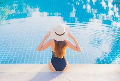 Вода воде - рознь: как защитить кожу от химикатов в бассейне