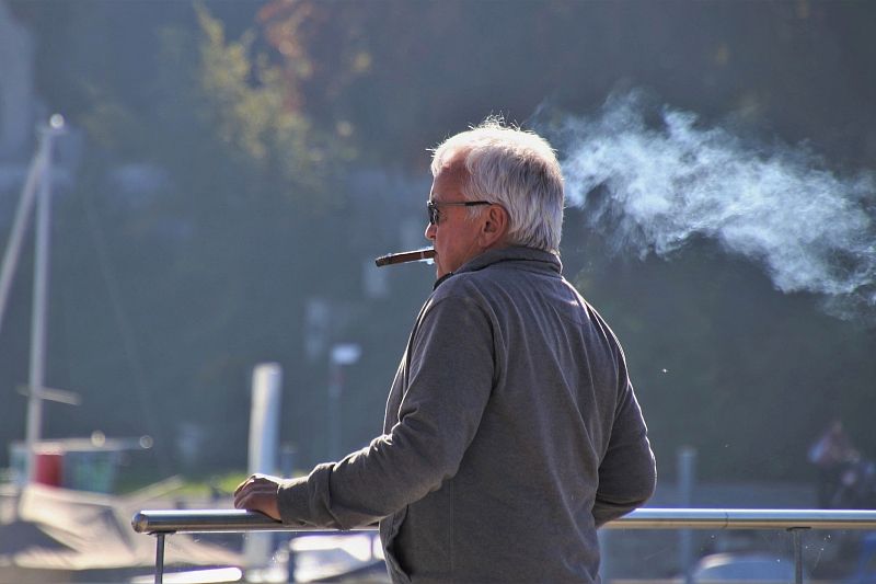 Курящие мужчины - в зоне риска по коронавирусу