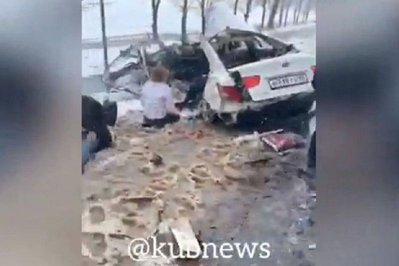 Опубликовано видео с места жесткого ДТП в Адыгее, где погиб 1 человек и 4 пострадали  
