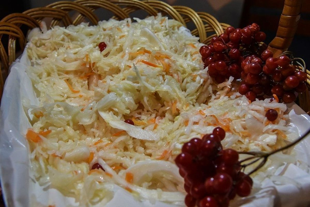 Лучше нет закуски: классический и простой рецепт квашеной капусты