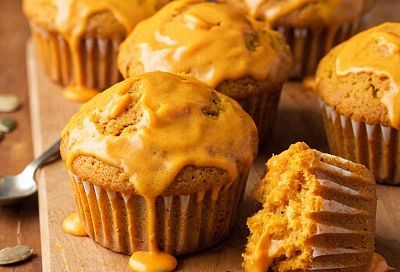 Золотистые тыквенные кексы с мягкой текстурой: простой рецепт осенних сладостей за 35 минут