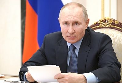 Борьба с ковидом еще не окончена: Владимир Путин призвал россиян продолжать соблюдать меры безопасности