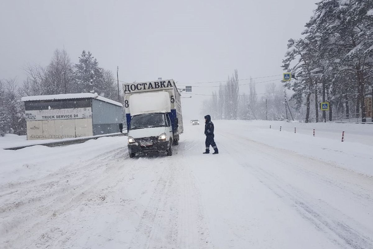 Госавтоинспекция открыла движение на перевале Дедеркой