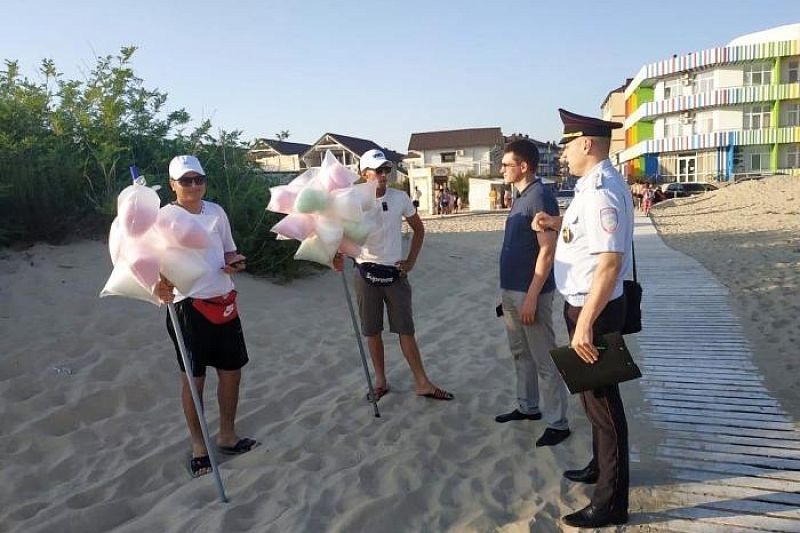 На Анапских пляжах закрыли около 30 объектов незаконной торговли 