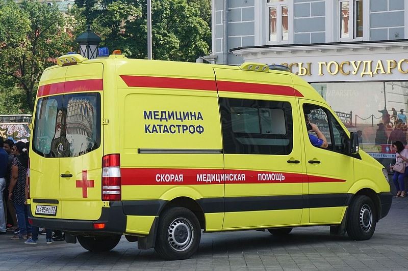 Два ребенка пострадали, один подросток погиб в ДТП с ехавшим из Краснодара микроавтобусом в Крыму 