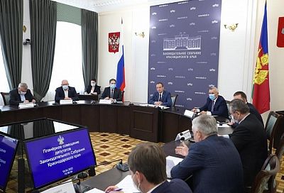 Депутаты обсудили повестку дня очередной 70-й сессии ЗСК
