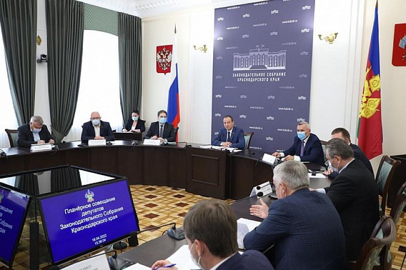 Депутаты обсудили повестку дня очередной 70-й сессии ЗСК