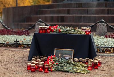 Стихийный мемориал в память о погибших ейчанах появился в Санкт-Петербурге
