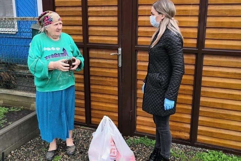 В Краснодаре православные добровольцы собирают продукты для пожилых людей