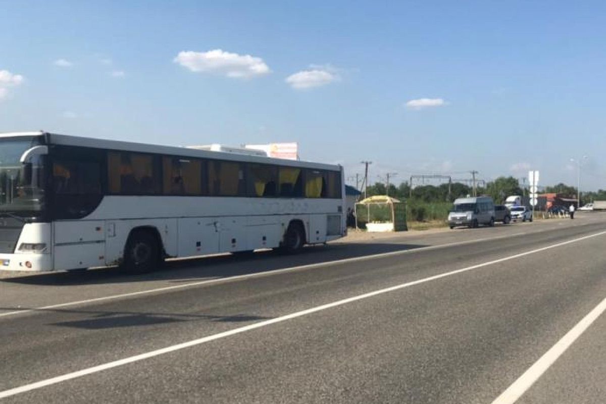 Пассажирский автобус Ейск-Геленджик-Краснодар столкнулся с КамАЗом