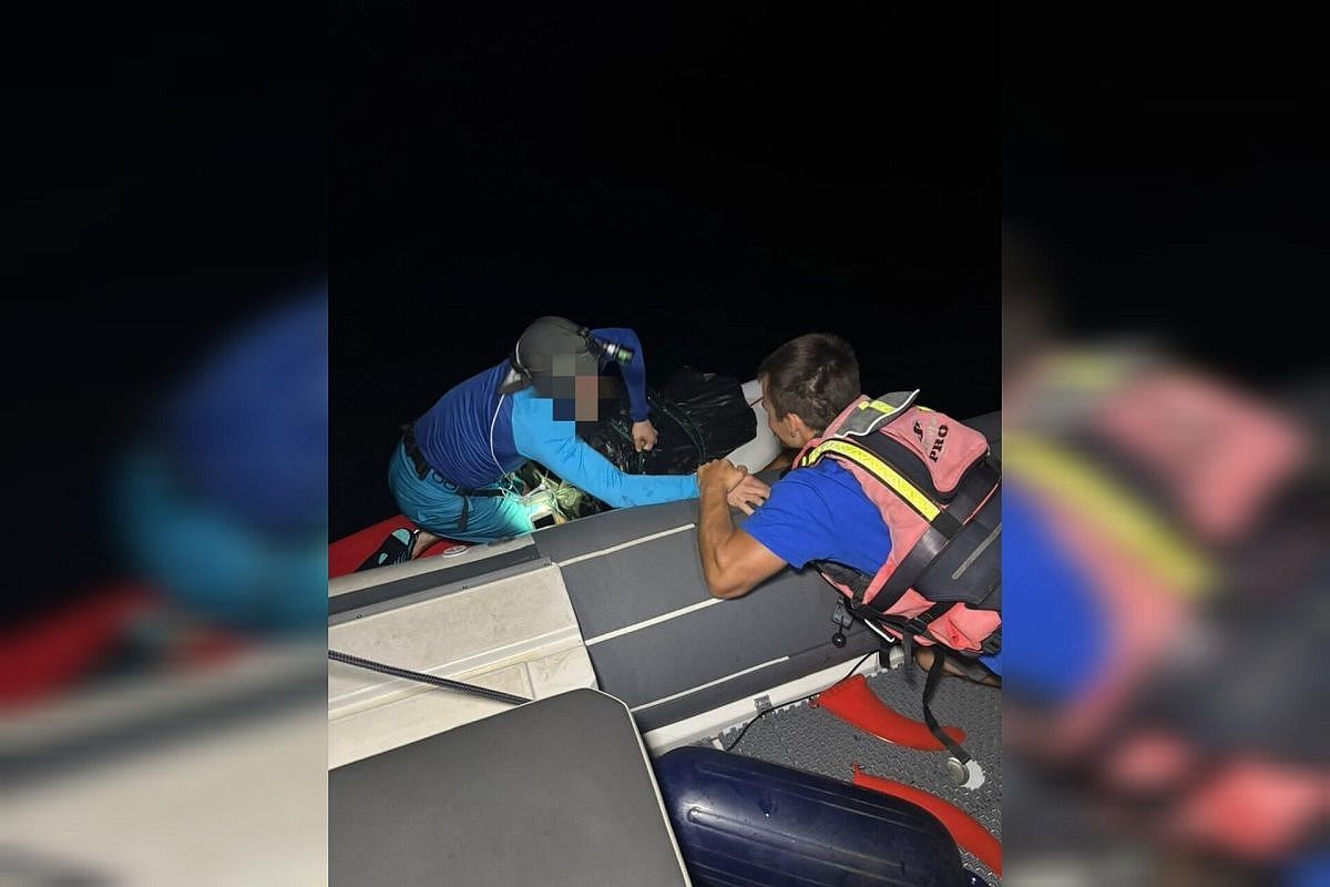 Спасатели помогли туристу, которого унесло в море на сапборде в Анапе