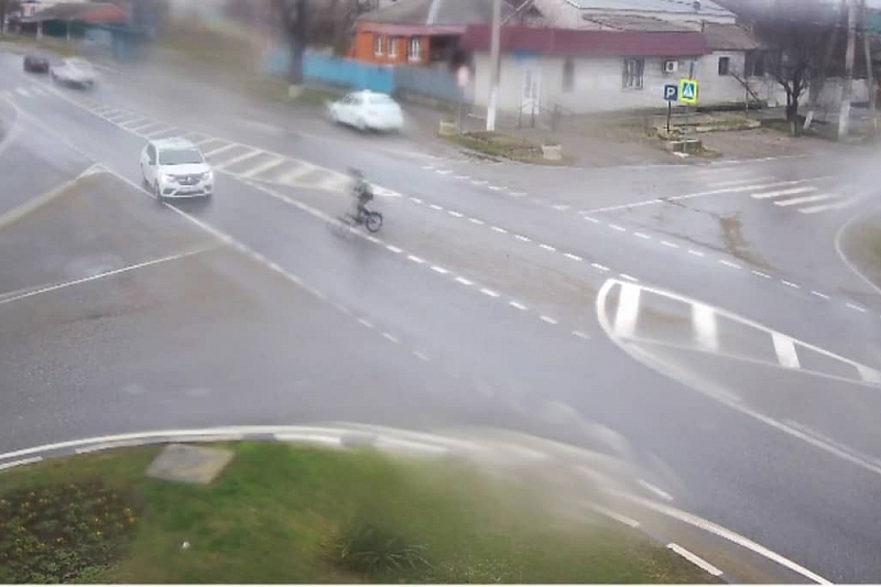 В Краснодарском крае водитель иномарки сбил пьяного велосипедиста
