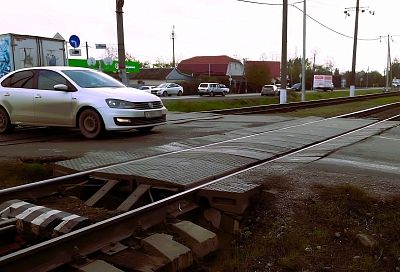 В Краснодаре на ж/д переезде ограничат движение транспорта