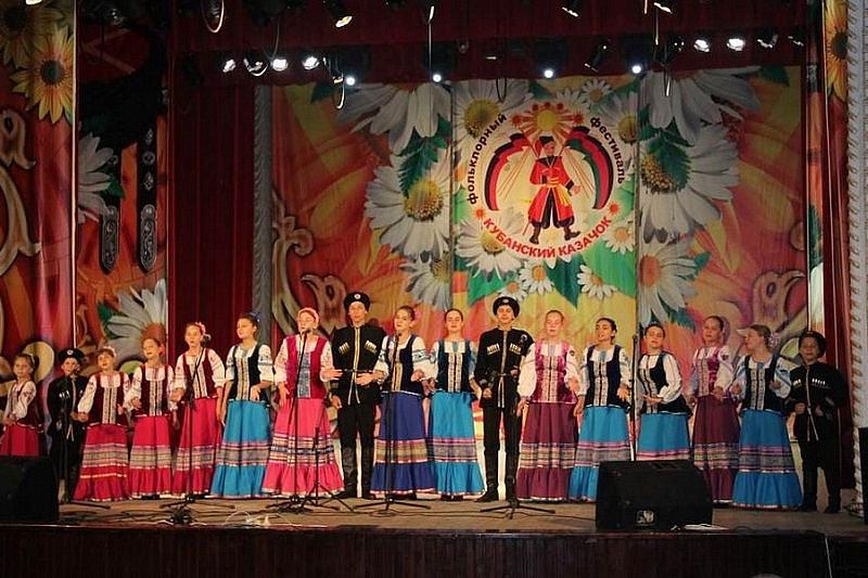 Ансамбль из Крымского района завоевал Гран-при краевого фестиваля «Кубанский казачок»