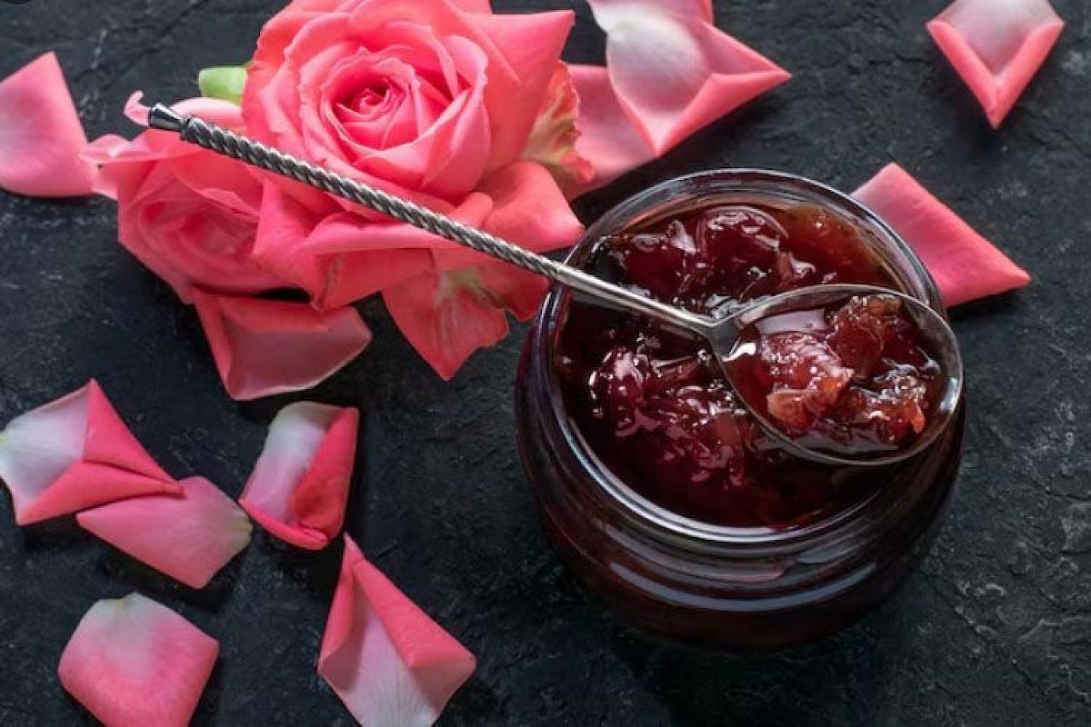 Секрет варенья из роз: так лепестки остаются упругими и ароматными — выгоднее и вкуснее магазинного