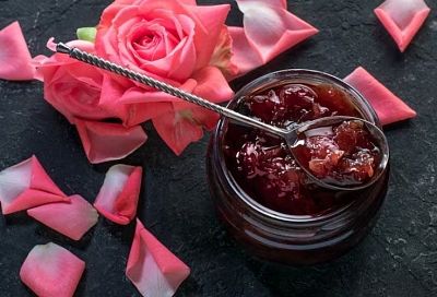 Секрет варенья из роз: так лепестки остаются упругими и ароматными — выгоднее и вкуснее магазинного
