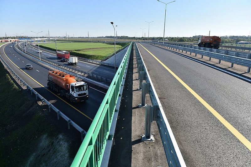 В Краснодарском крае на 60 км трасс до конца года установят барьеры между встречными полосами