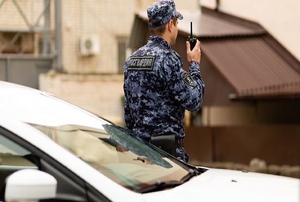 В Краснодаре пьяный мужчина избил бригаду скорой помощи, приехавшую на вызов