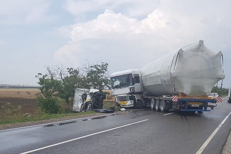 В Краснодарском крае в жестком ДТП с грузовиком погиб водитель «Газели» 