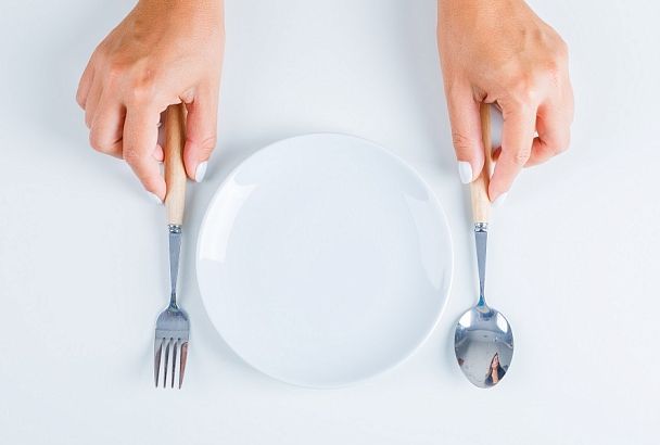 Голод не тетка: врач рассказала, что будет, если ради похудения совсем отказаться от еды