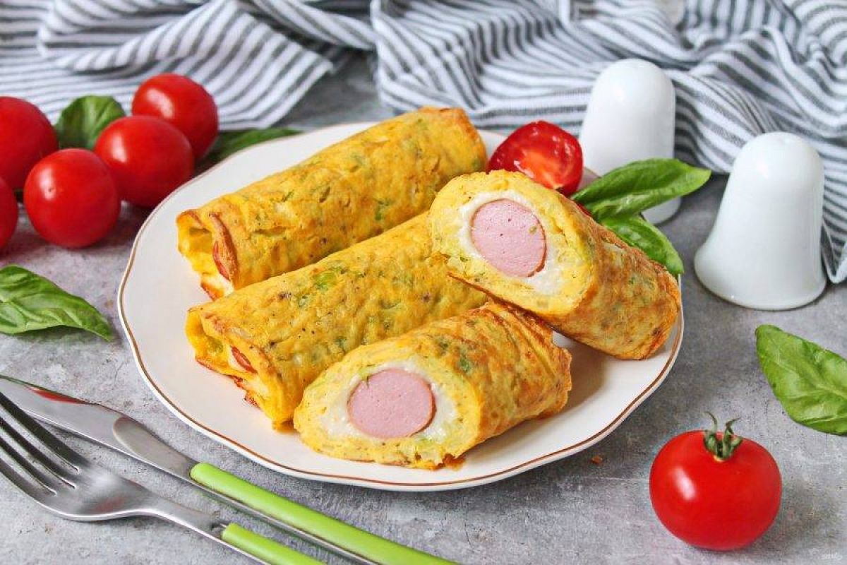 Чудо-трубочки с сосисками на завтрак без теста. Основу составляют яйца и капуста, и дети всегда съедают их первыми