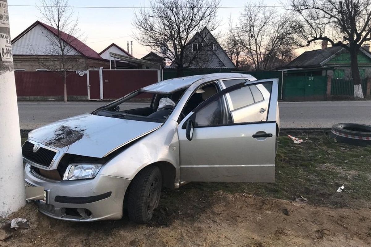 В ДТП пострадал пьяный водитель опрокинувшейся иномарки