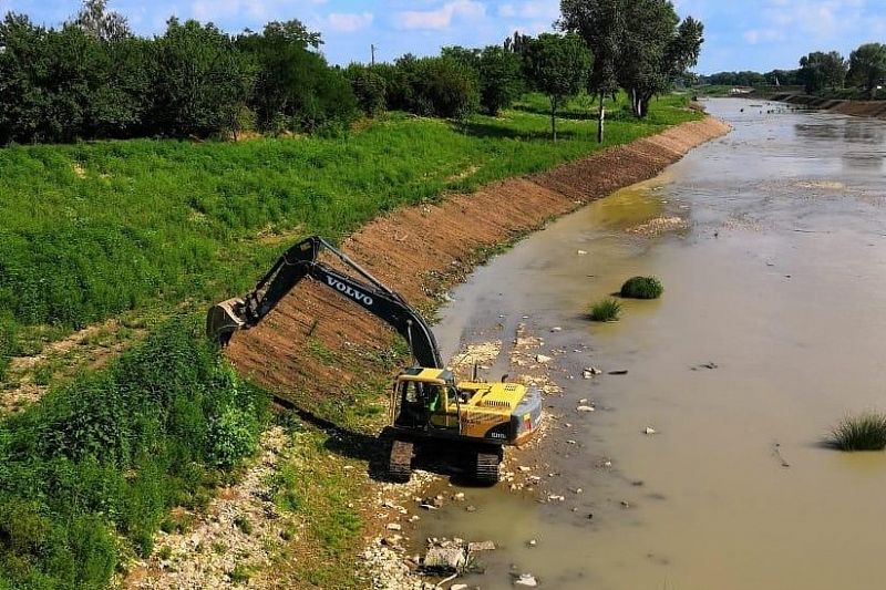 Расчистка реки Абин в городе Абинске.