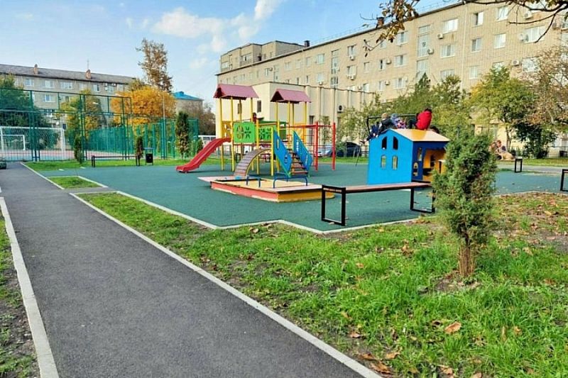 Общественную и дворовые территории благоустроили в Белореченском районе по нацпроекту
