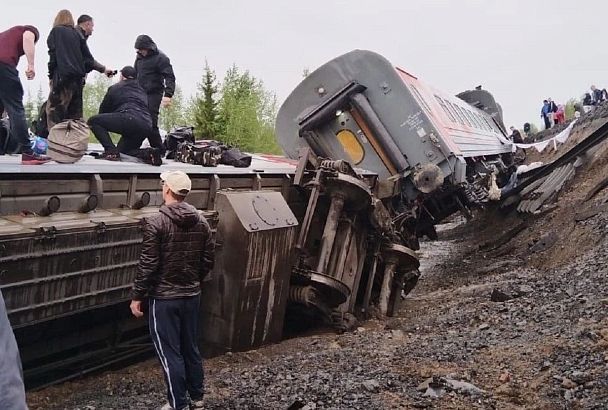 Власти Коми назвали число пострадавших при сходе вагонов поезда Воркута - Новороссийск
