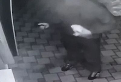 Житель Кубани угрожал бармену кафе пистолетом из-за медленного обслуживания