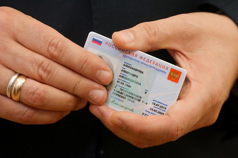 Россиянам показали новый паспорт