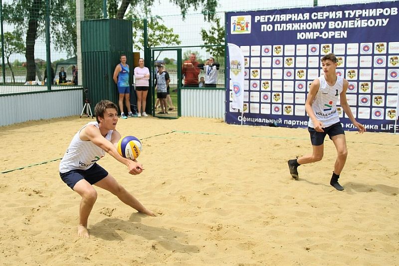 Победы на песке: в Краснодаре провели краевые соревнования по пляжному волейболу