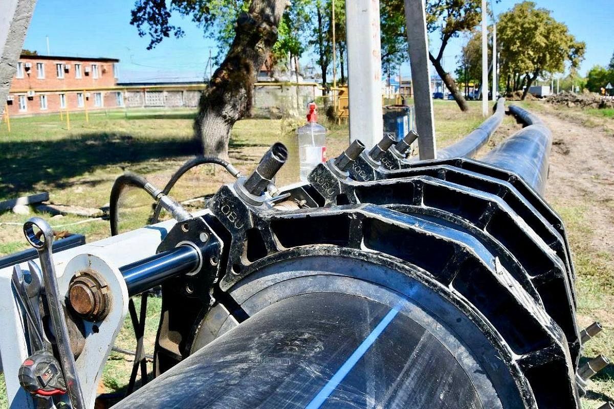 Капитальный ремонт магистрального водовода продолжается в Горячем Ключе