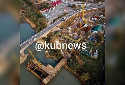 Прокуратура проводит проверку после гибели водителя рухнувшего строительного крана в районе Яблоновского моста